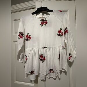 Gibson Latimer White and Pink Ruffled 3/4 Sleeve Blouse